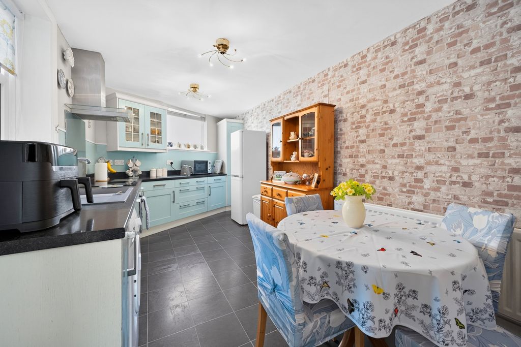Property photo 3 of 17 Kitchen Diner