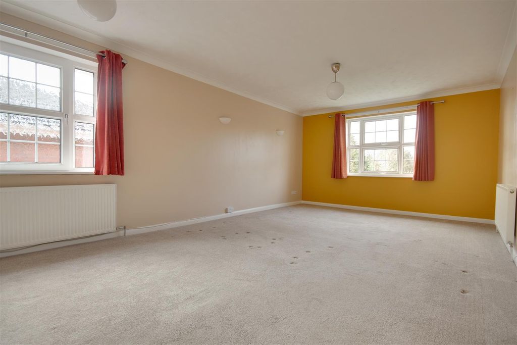 Property photo 3 of 9 Living Room.Jpg