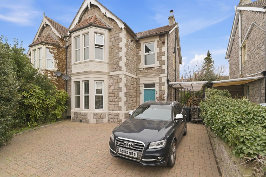 Property photo 1 of 58