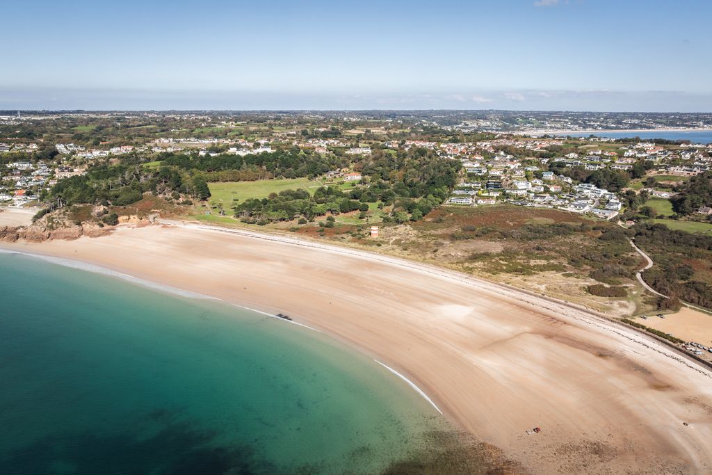 Property photo 1 of 20