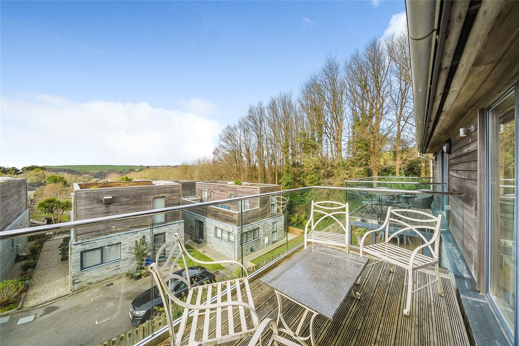 Property photo 3 of 18 3 - Balcony