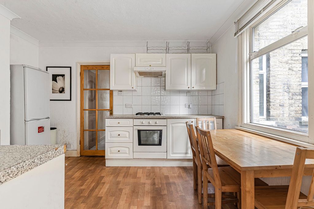 Property photo 3 of 17 Kitchen