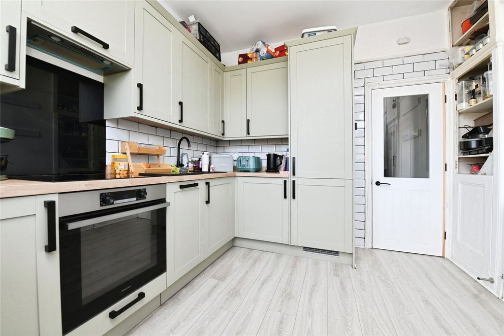 Property photo 2 of 18 Kitchen