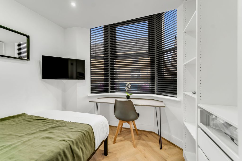 Property photo 3 of 4 Bright And Modern Bedroom Featuring A Comfortable ...