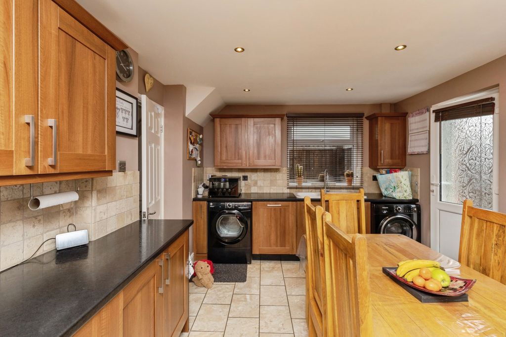 Property photo 3 of 14 Kitchen/Dining Room