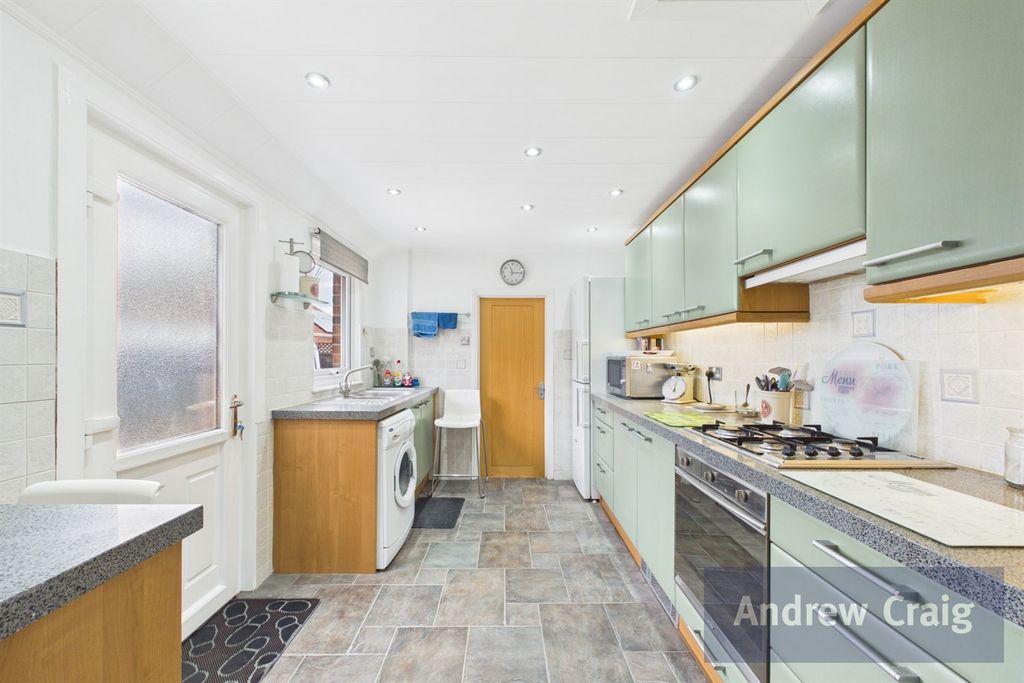 Property photo 3 of 17 Kitchen