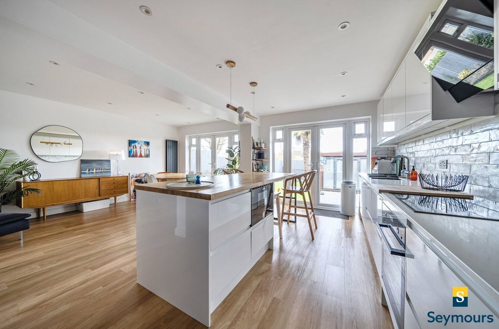 Property photo 3 of 22 Kitchen/Dining