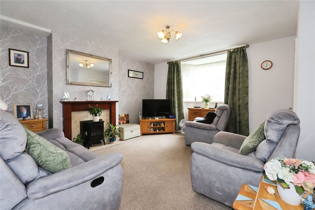 Property photo 2 of 13 Lounge