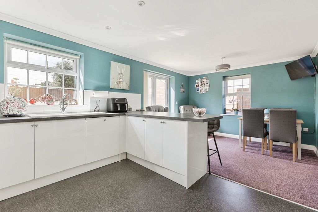 Property photo 3 of 17 Photo