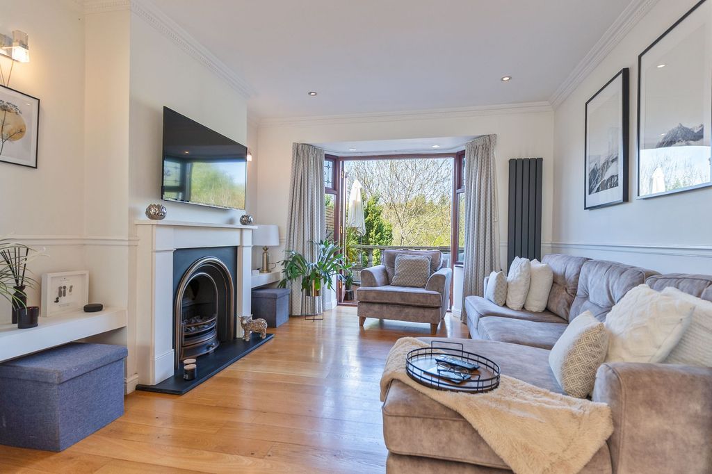 Property photo 2 of 36