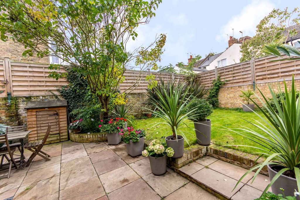 Property photo 2 of 17