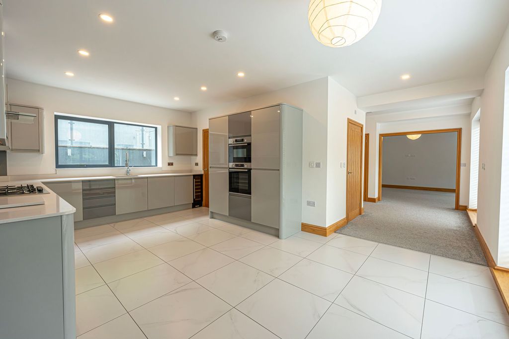 Property photo 2 of 63