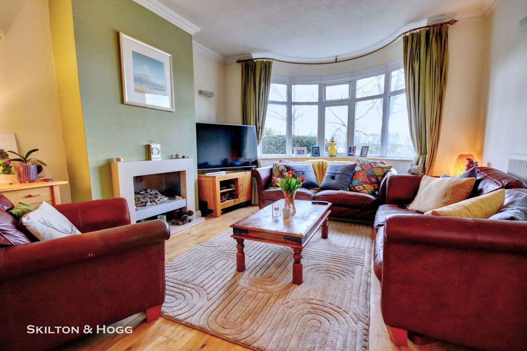 Property photo 2 of 11