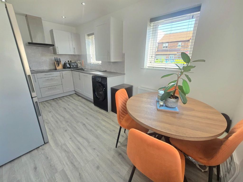 Property photo 3 of 16 Kitchen