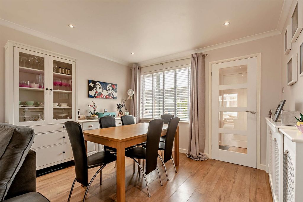 Property photo 3 of 16 8693805-Interior11-800.Jpg