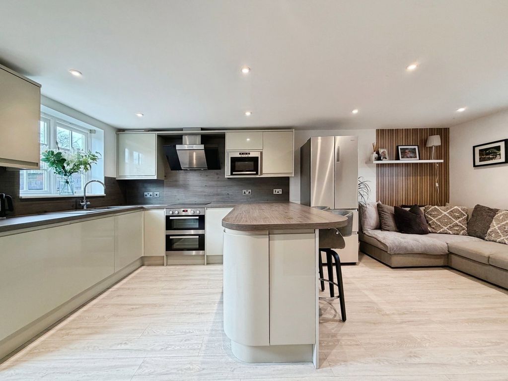 Property photo 3 of 37