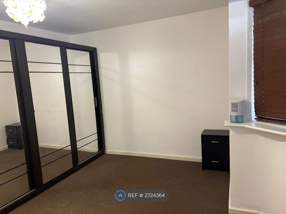 Property photo 3 of 10 Master Bedroom