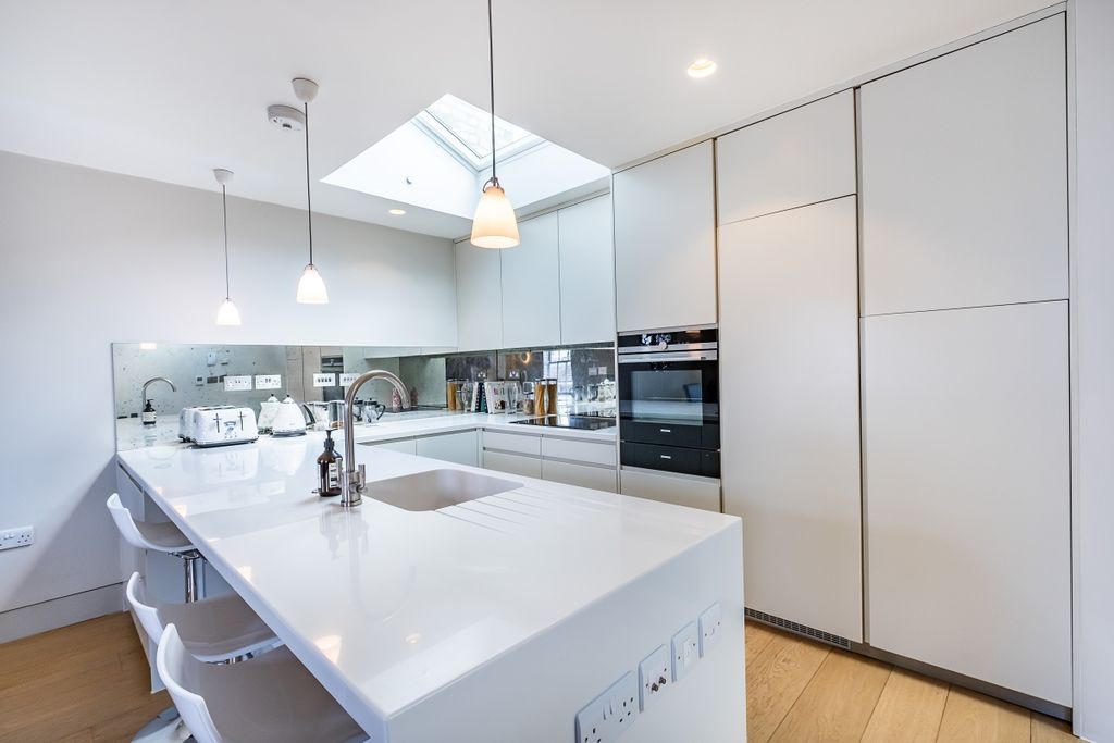 Property photo 2 of 17 Kitchen