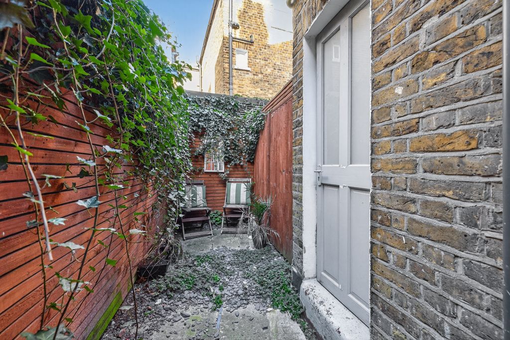 Property photo 3 of 20