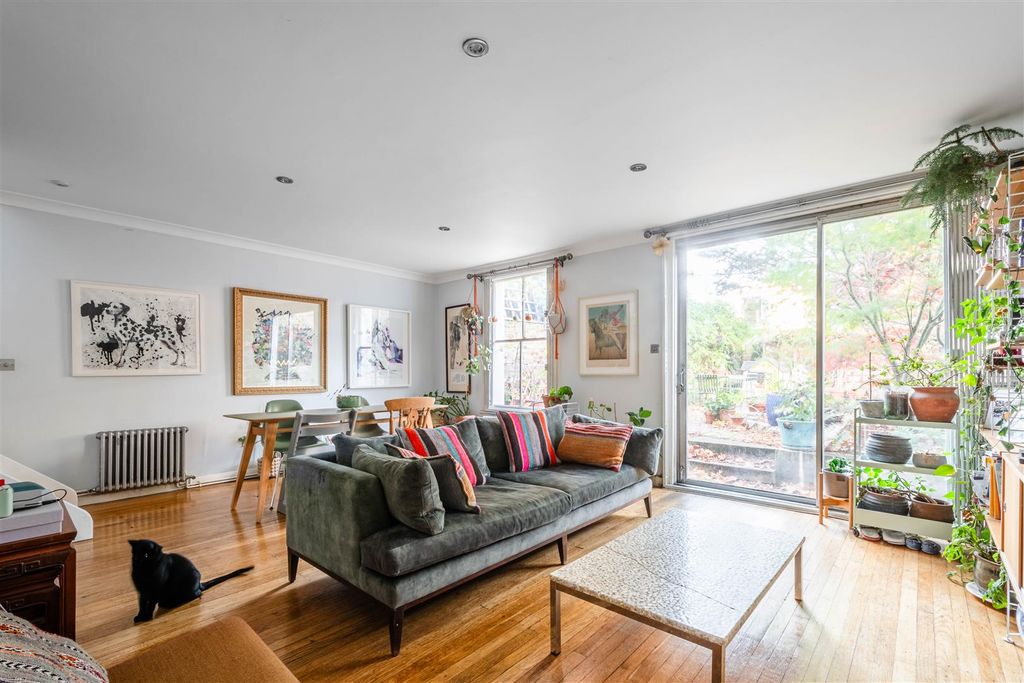 Property photo 3 of 11 2