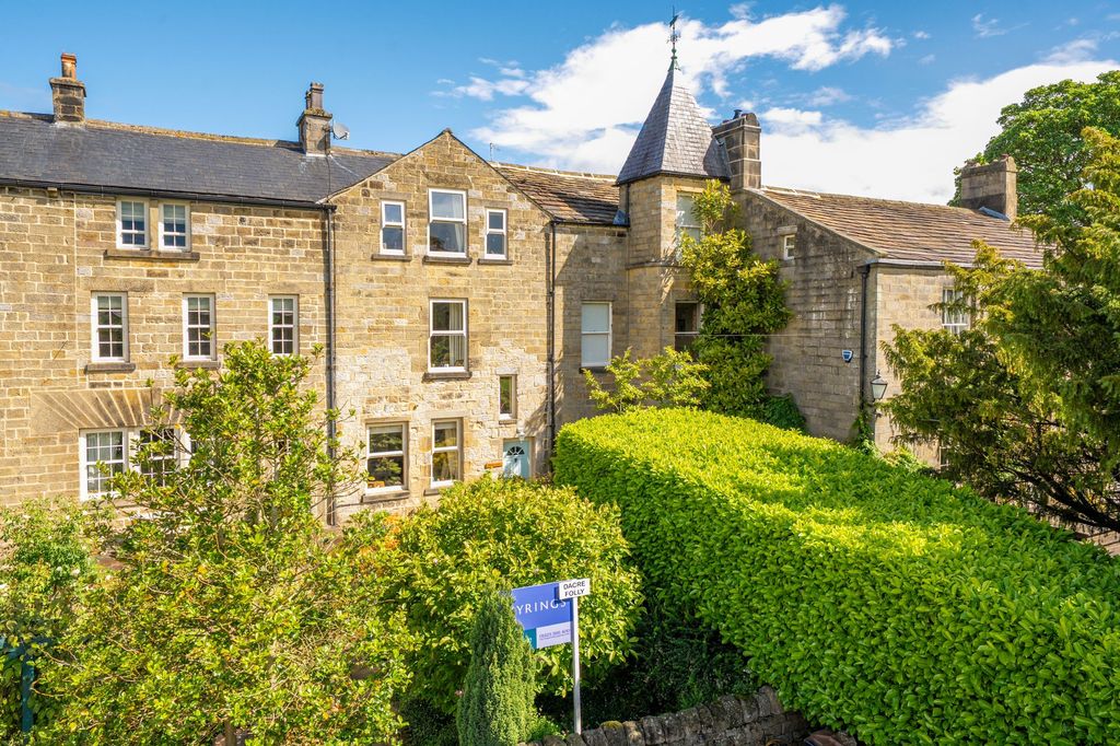 Property photo 1 of 33