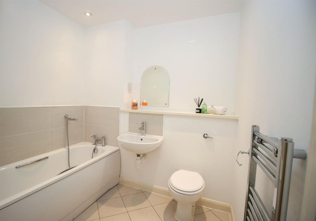 Property photo 3 of 11
