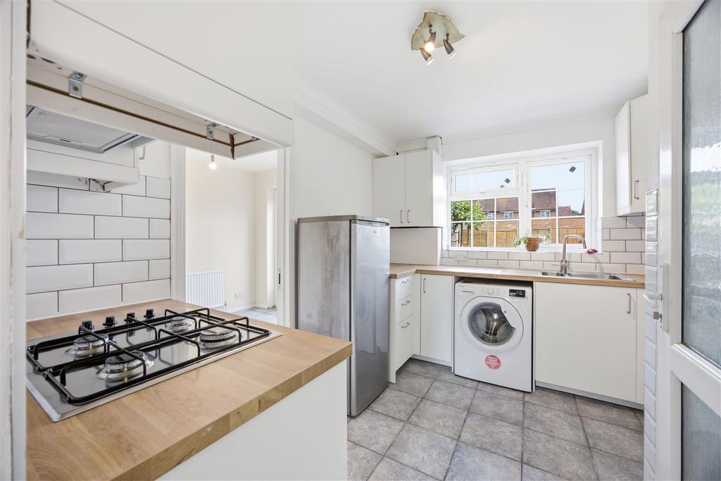 Property photo 3 of 19 Kitchen