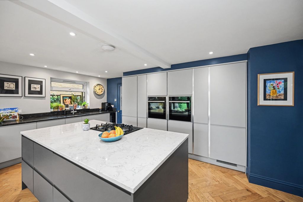 Property photo 3 of 25