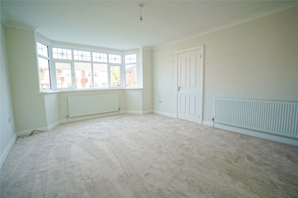 Property photo 2 of 18 Picture No. 11