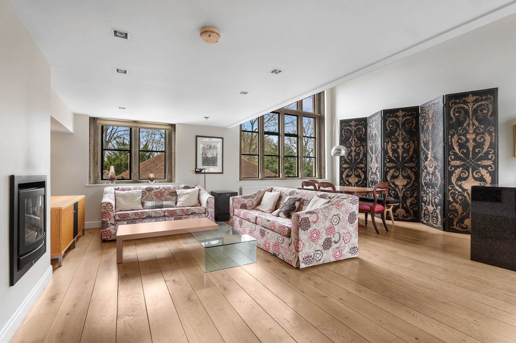 Property photo 2 of 24