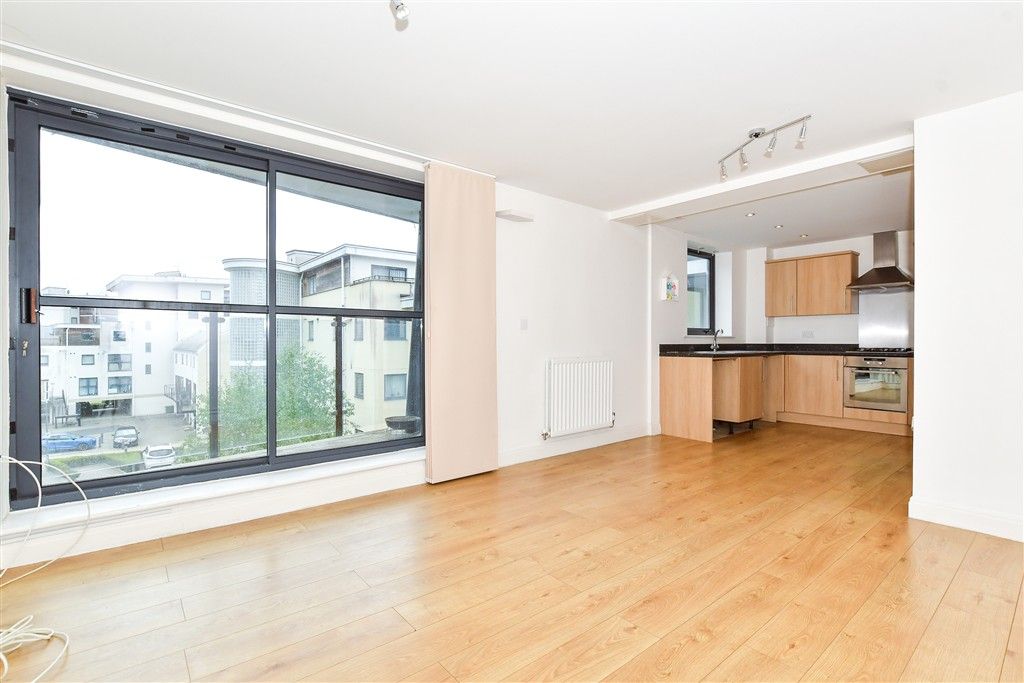 Property photo 3 of 16 Kitchen/Lounge Area