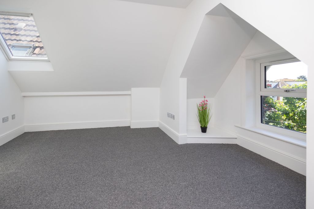 Property photo 3 of 7 Jt3A1879