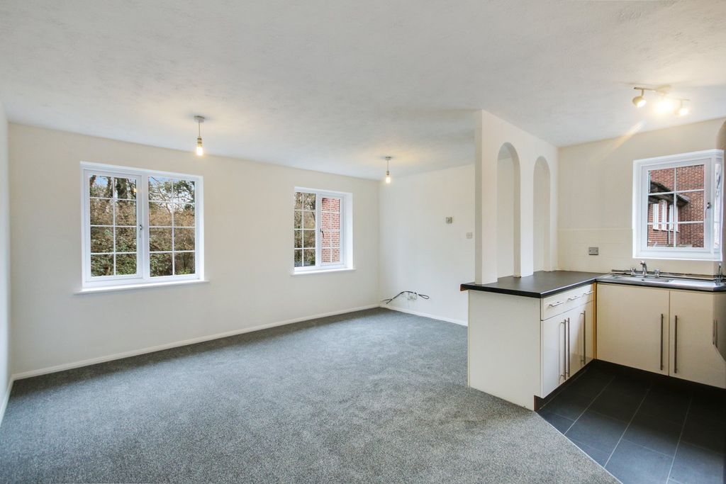 Property photo 3 of 11