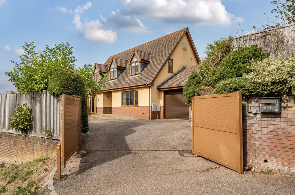 Property photo 1 of 21 Entrance