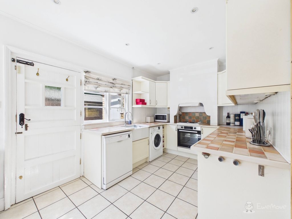 Property photo 2 of 21 Kitchen- Mark Stephens Ewemove Newmarket And Soham