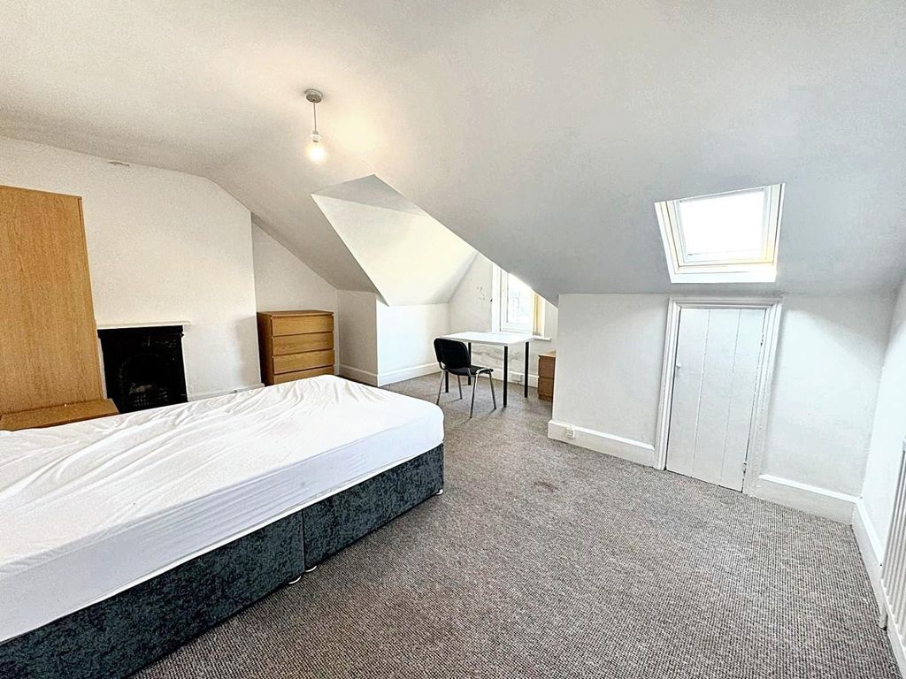 Property photo 3 of 3 12 Bedford Room 6.Jpg