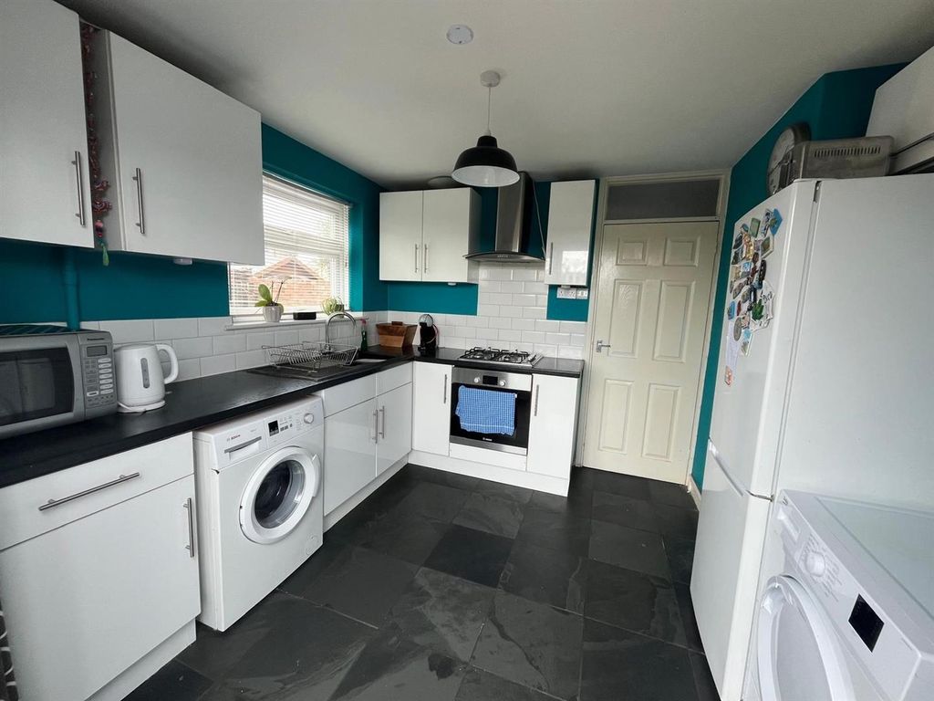 Property photo 3 of 9 Kitchen.Jpg