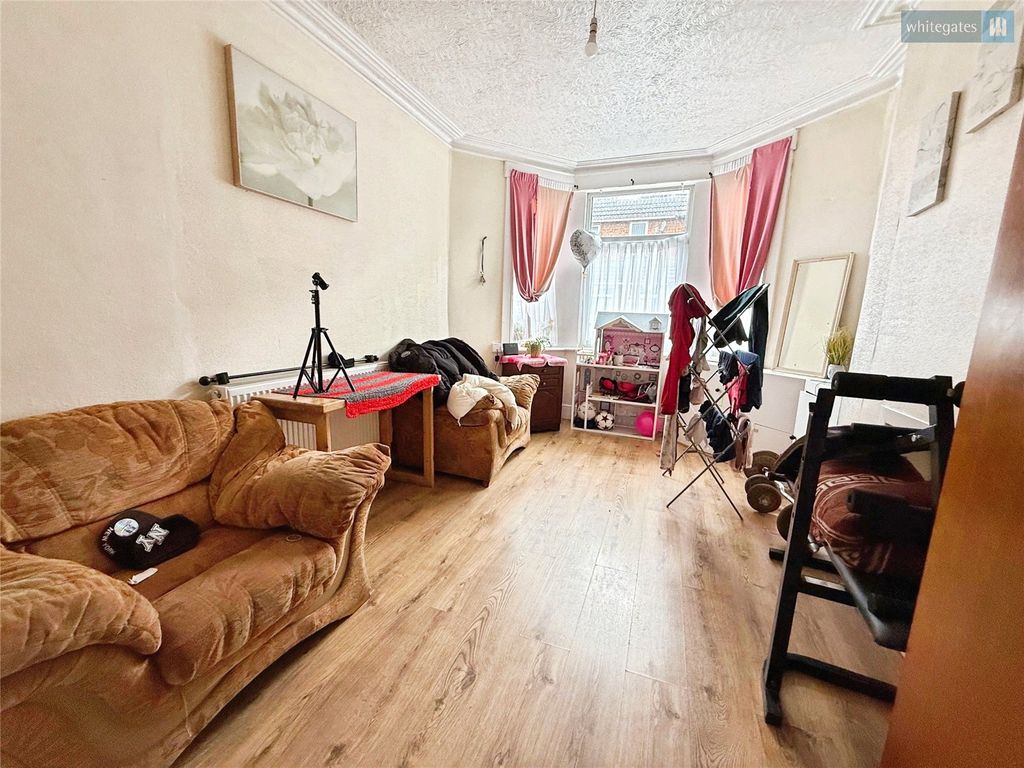 Property photo 2 of 10 Picture No. 06