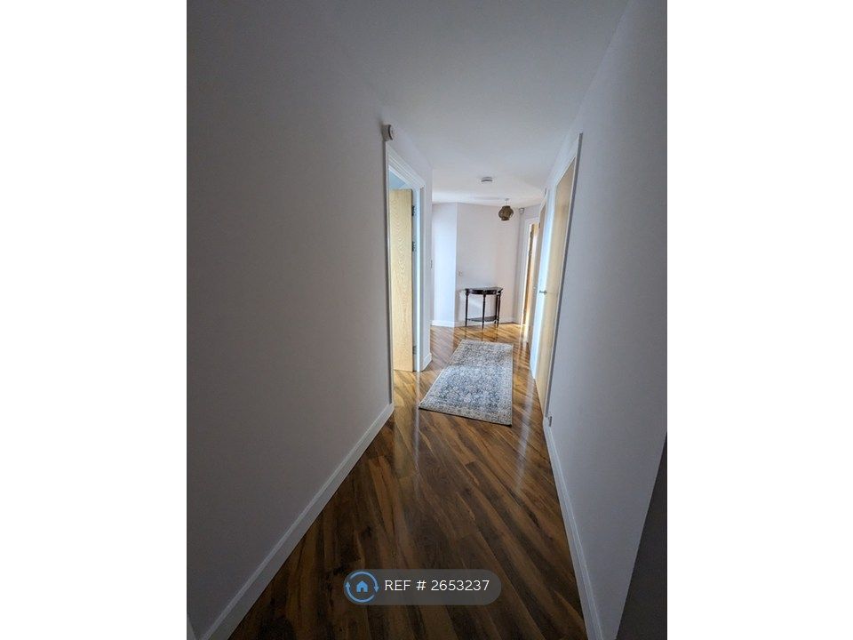 Property photo 3 of 8 Hallway