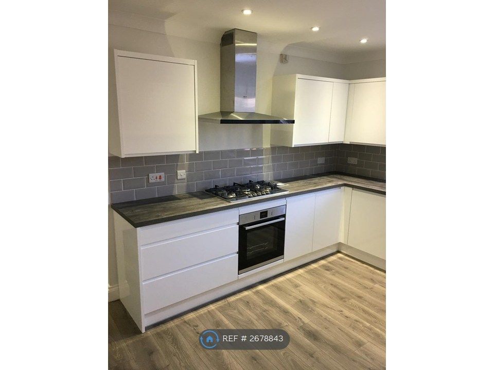 Property photo 3 of 32