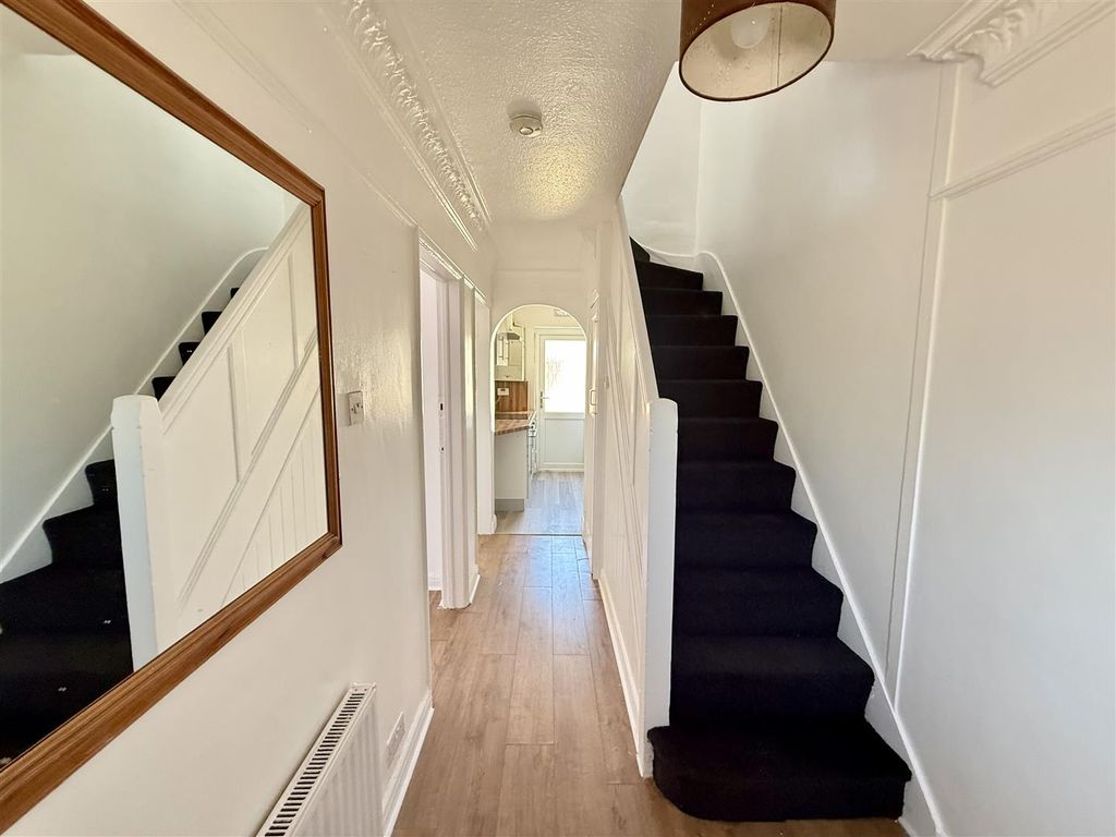 Property photo 2 of 14 Hallway