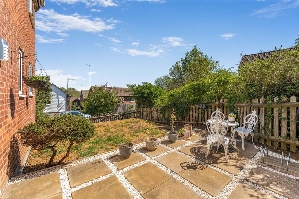 Property photo 3 of 14 46 The Camelias, Banbury-15.Jpg