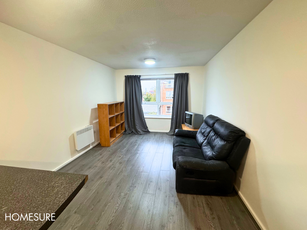 Property photo 3 of 10 Livingroom