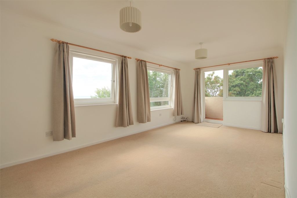 Property photo 1 of 10 Lounge