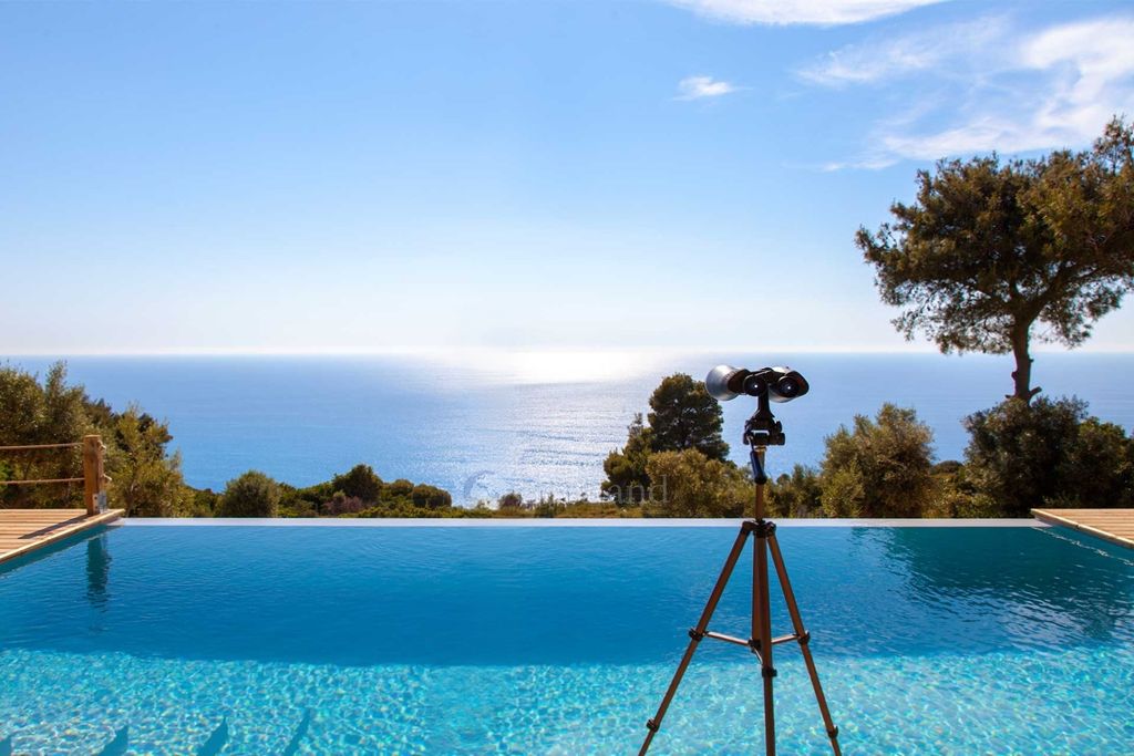 Property photo 2 of 34