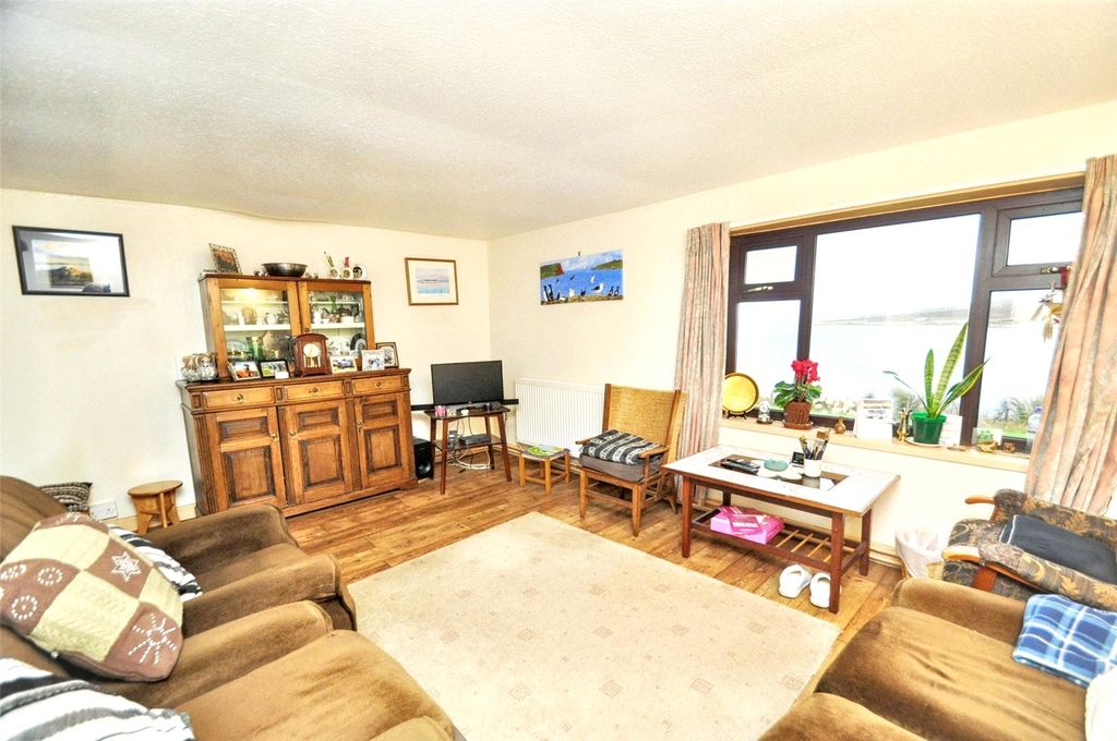 Property photo 2 of 14 Living Room (1)