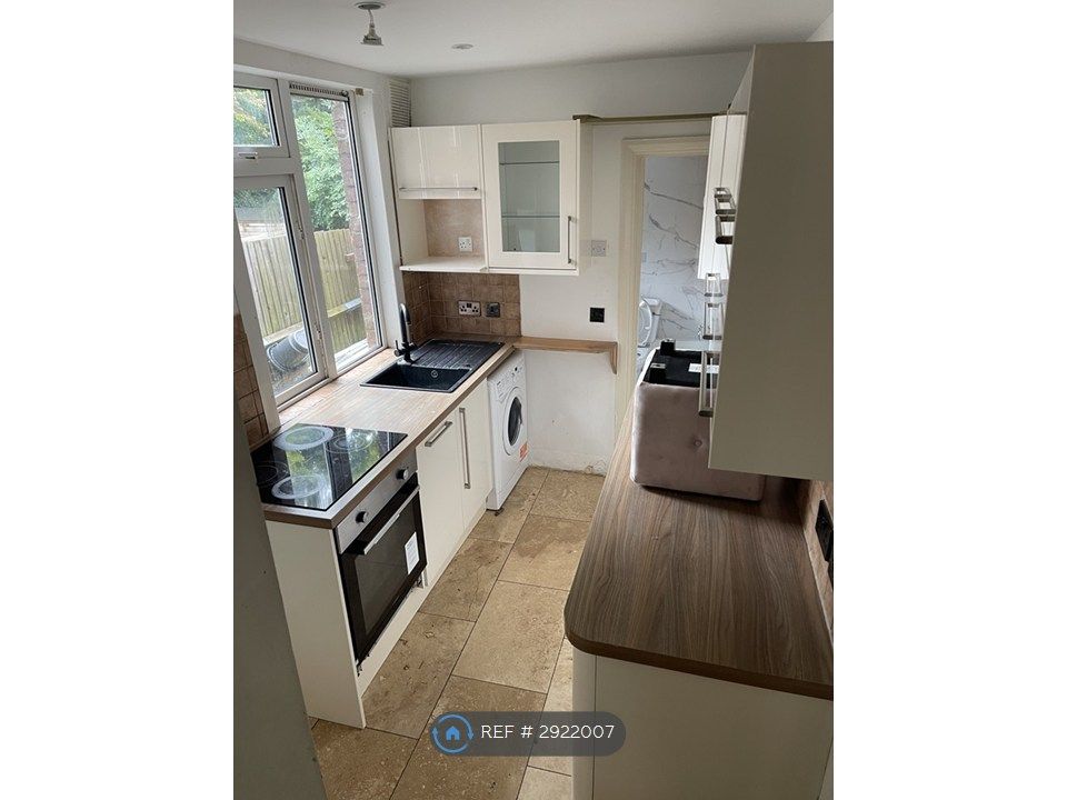 Property photo 2 of 12 Kitchen