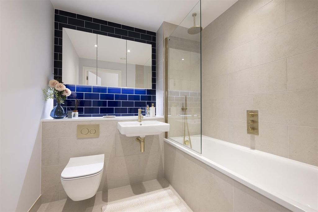 Property photo 3 of 41 Rental Show Flat