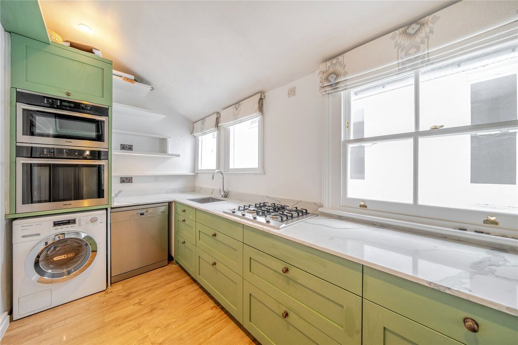 Property photo 2 of 19 Kitchen