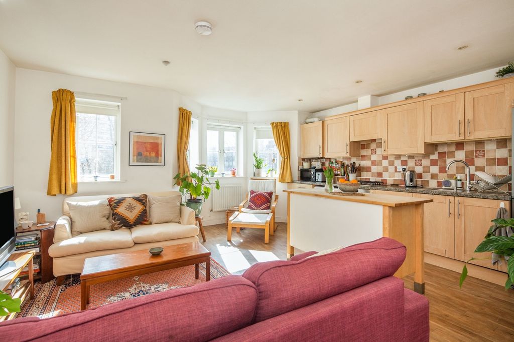 Property photo 1 of 11 736d0017-090F-F01...